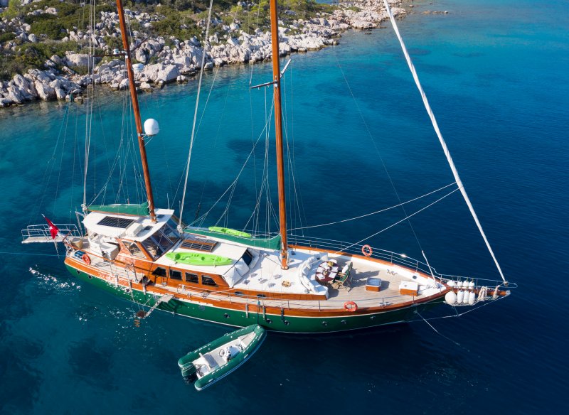 Göcek' te 4 Kabinli 8 Kişilik 23 Mt Gulet