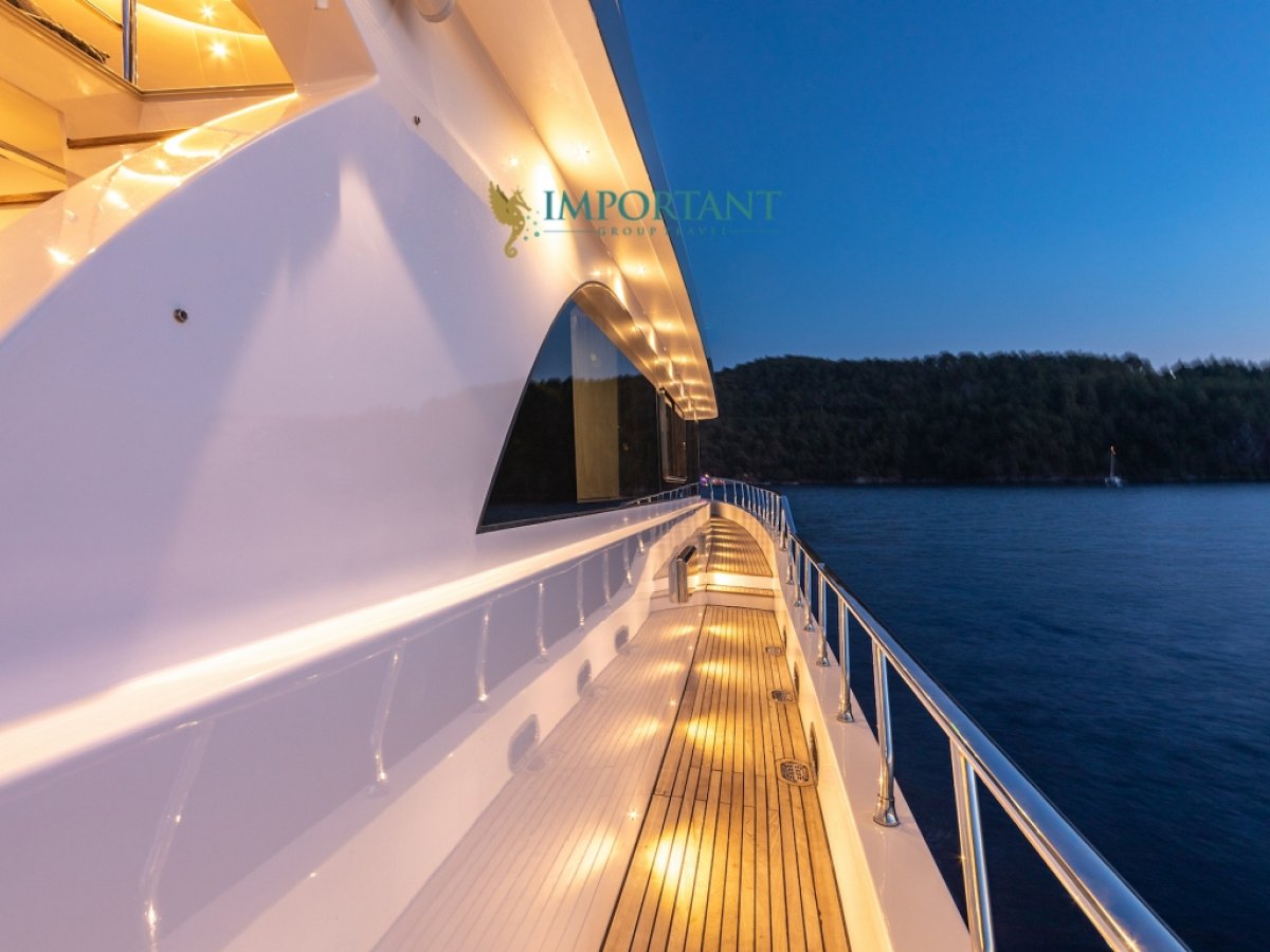 Göcek' te 4 kabinli Lüks Trawler Motoryat