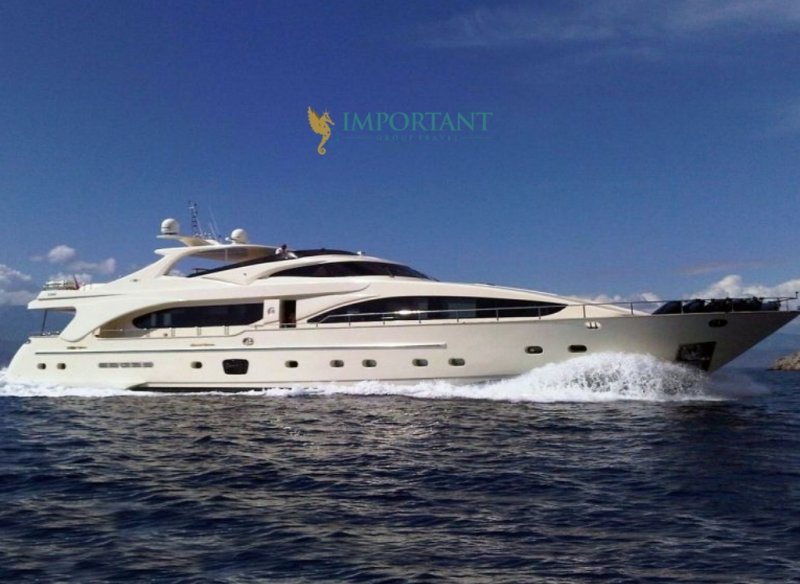 35 MT Luxury Motoryacht