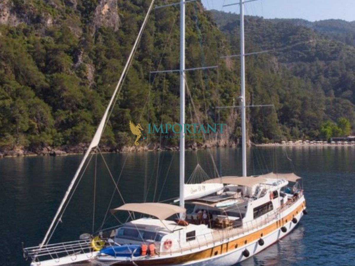 Marmaris' te 32 Mt, 8 Kabin, 18 Kişilik Lüks Gulet