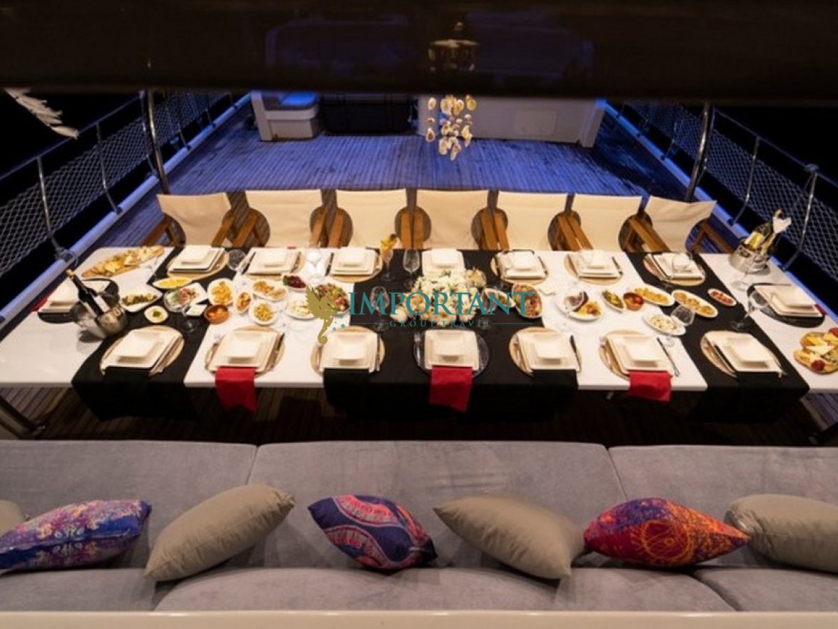 Marmaris' te 32 Mt, 8 Kabin, 18 Kişilik Lüks Gulet