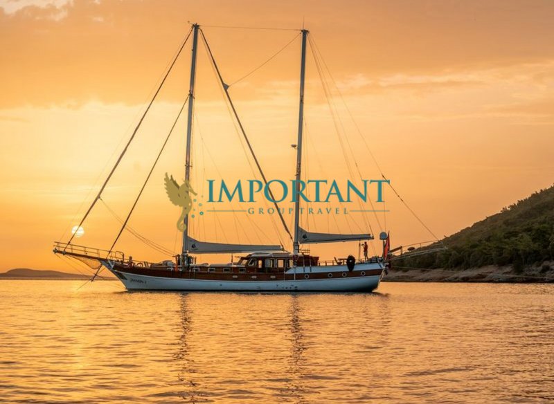 28 mt Gulet with 5 Cabins for 12 Persons in Bodrum
