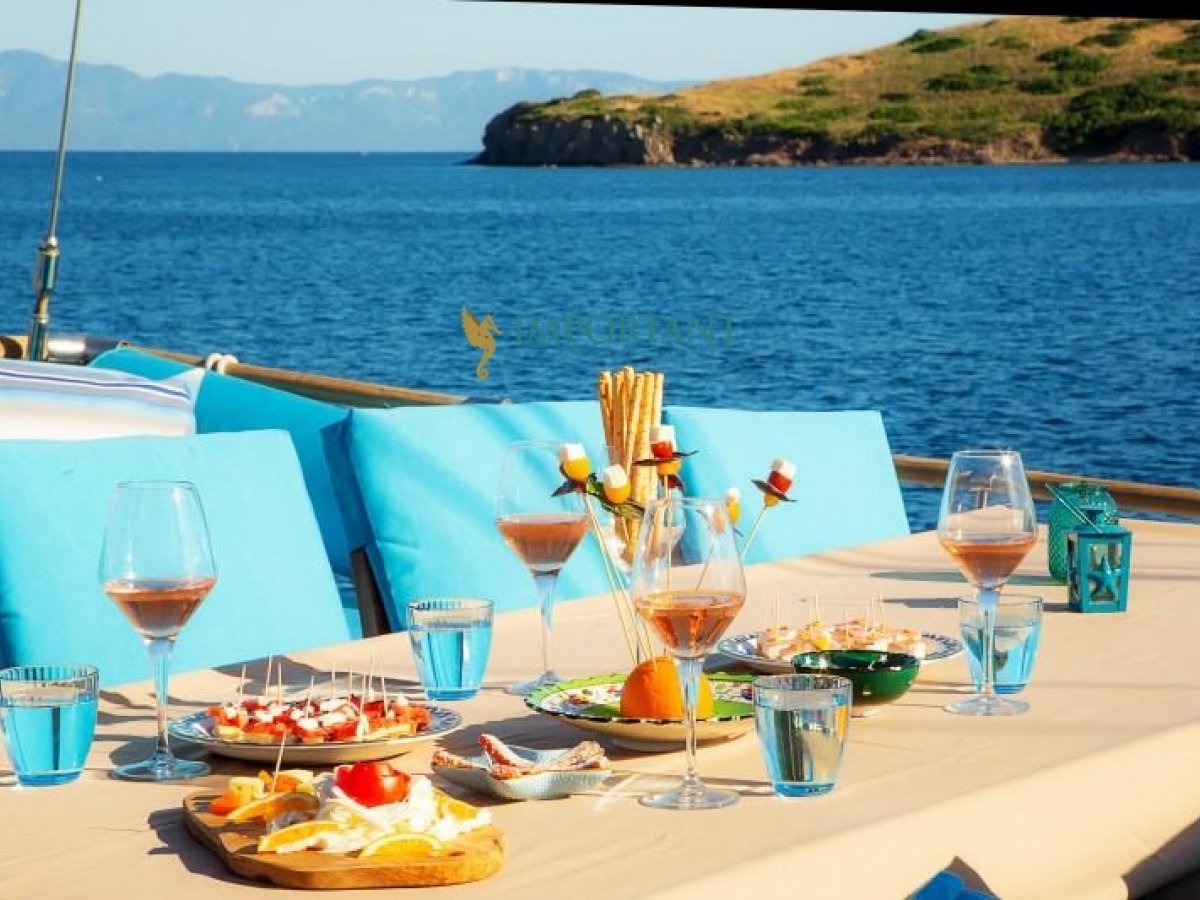 Bodrum' da 6 Kabinli 12 Kişilik 26 Mt Gulet