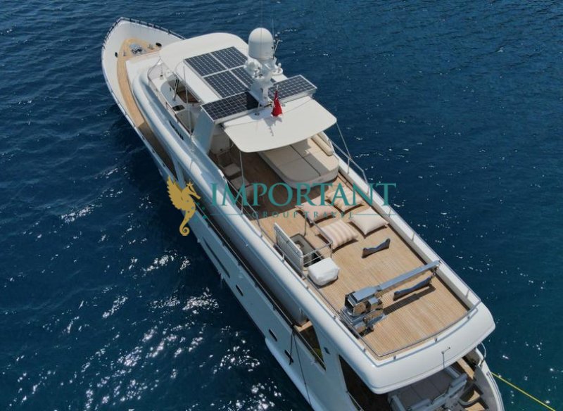 Göcek'te 3 Kabinli - 6 Kişilik 28 mt Kiralık Motoryat