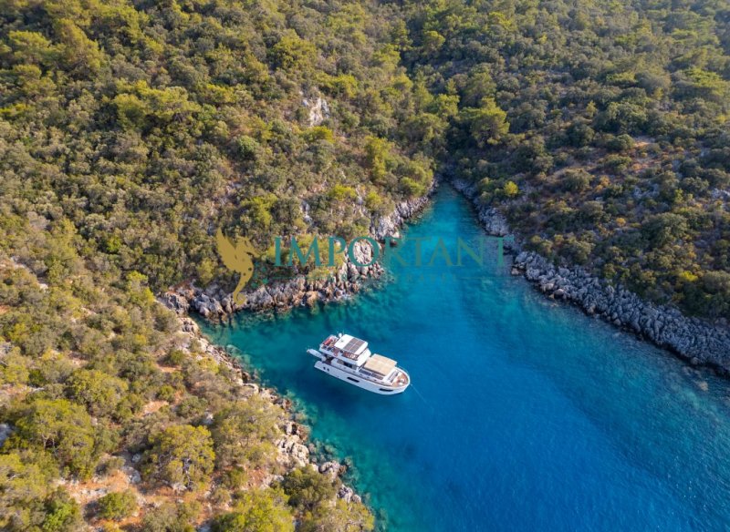 Göcek'te 3 kabinli 18 mt Trawler Motoryat