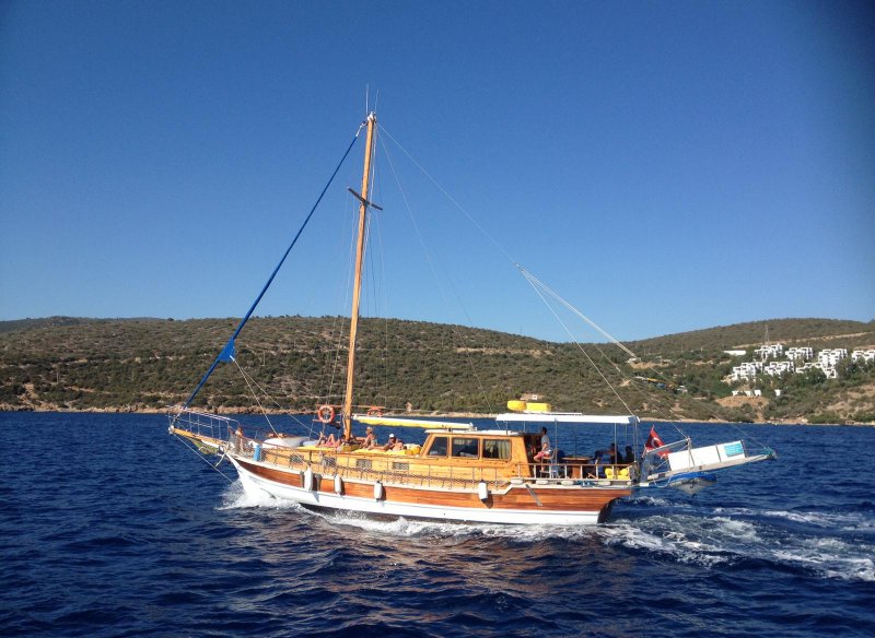 Bodrum' da 3 Kabinli 6 Kişilik 15 Mt Gulet