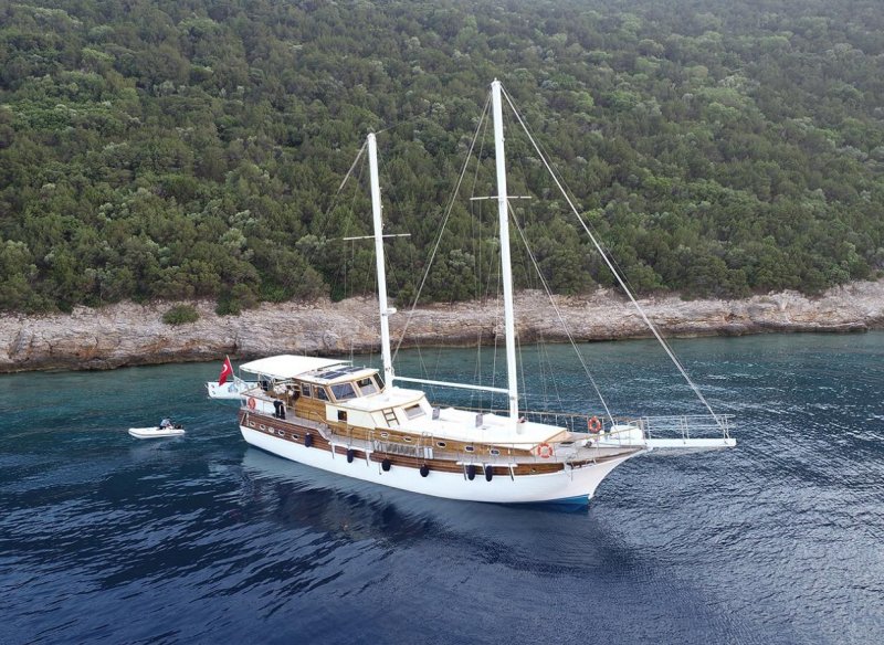 25 Mt Gulet with 7 Cabins for 14 Persons 