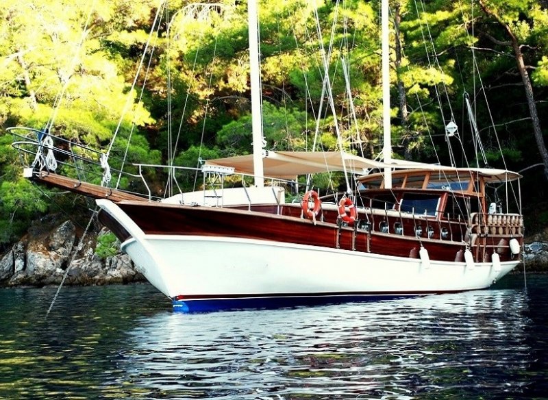 20 Mt Gulet with 5 Cabins for 10 Persons