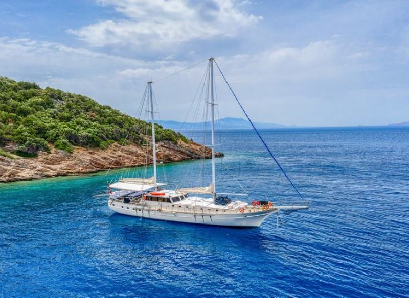 32 Mt Gulet with 8 Cabins for 16 Persons in Bodrum