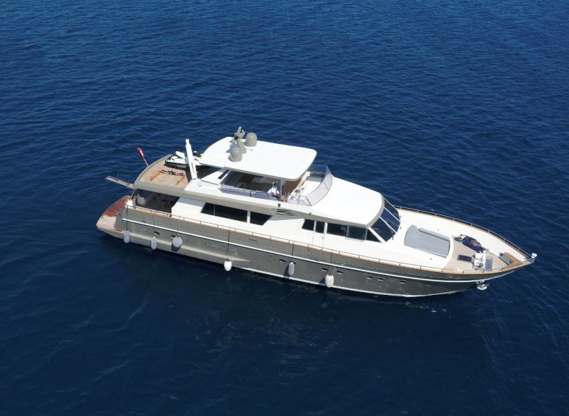 4 Cabin 26 Mt Motor yacht for 10 Persons