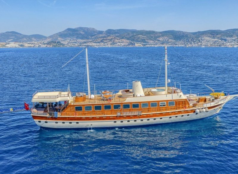 44 Mt Gulet with 12 Cabins for 24 Persons in Bodrum