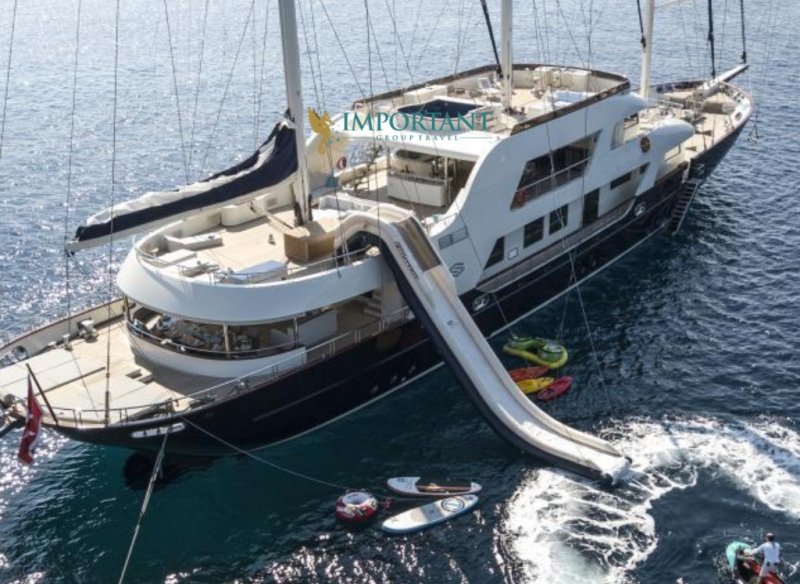 50 Mt Deluxe Yacht with 6 Cabins for 12 Persons in Bodrum