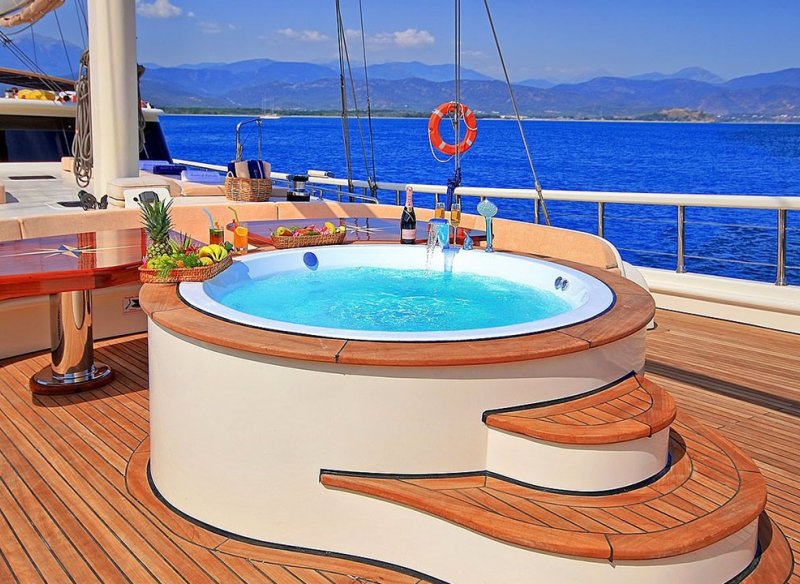 40 Mt Gulet with 8 Cabins for 18 Persons in Bodrum