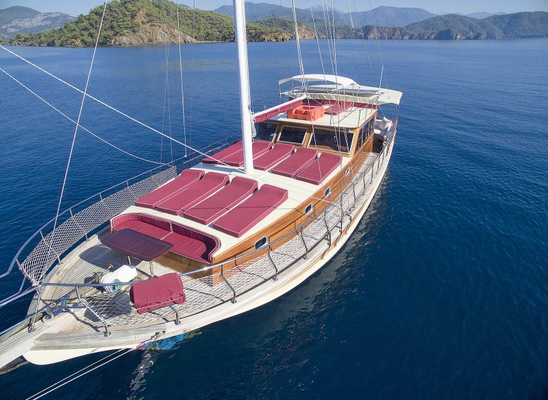 Göcek' te 3 Kabinli 6 Kişilik 16 Mt Gulet